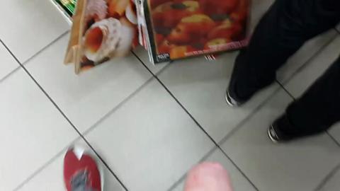 13686
